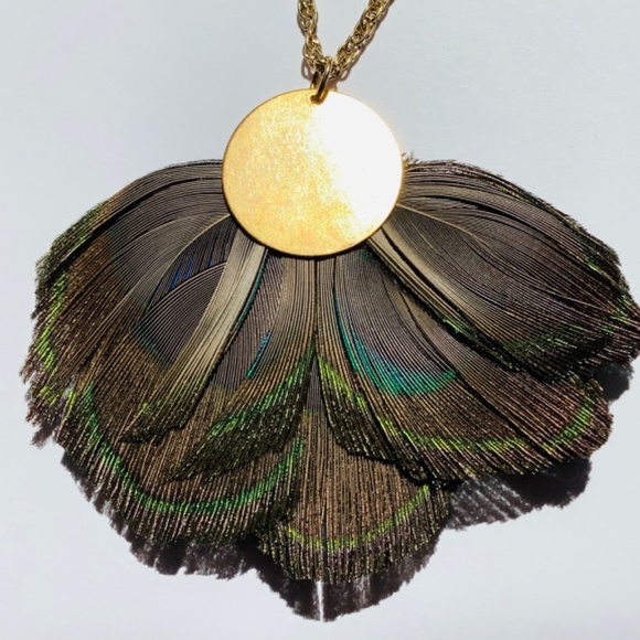 Peacock Feather 🦚 Necklace - Picture 4 of 5